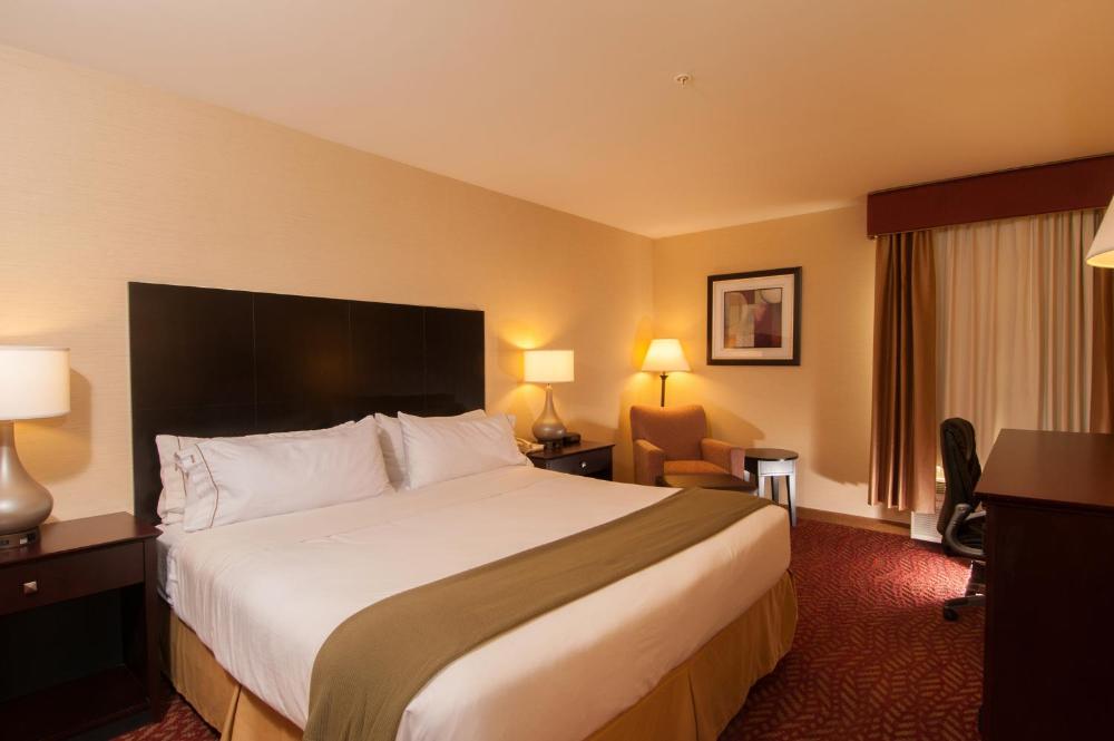 Standard King Room interior